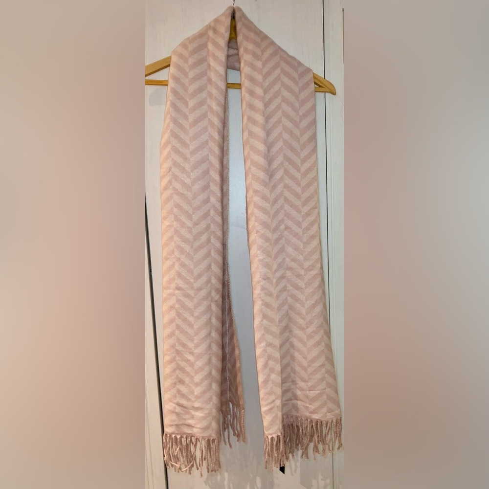 BNWT Love & Lore Indigo Pink Chevron Fringe Scarf - O/S - Picture 14 of 14